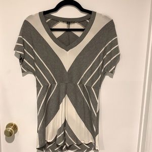 Cable & Gauge short sleeved grey/white top. Size S. NWOT.